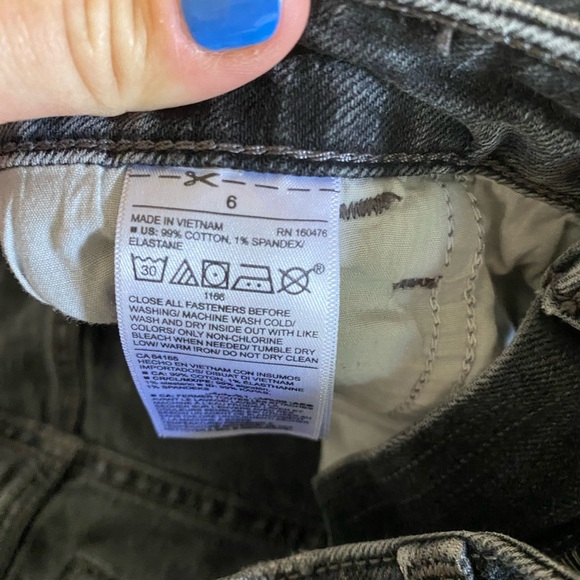 Old Navy distressed black jean short cutoffs size 6 - Picture 3 of 3